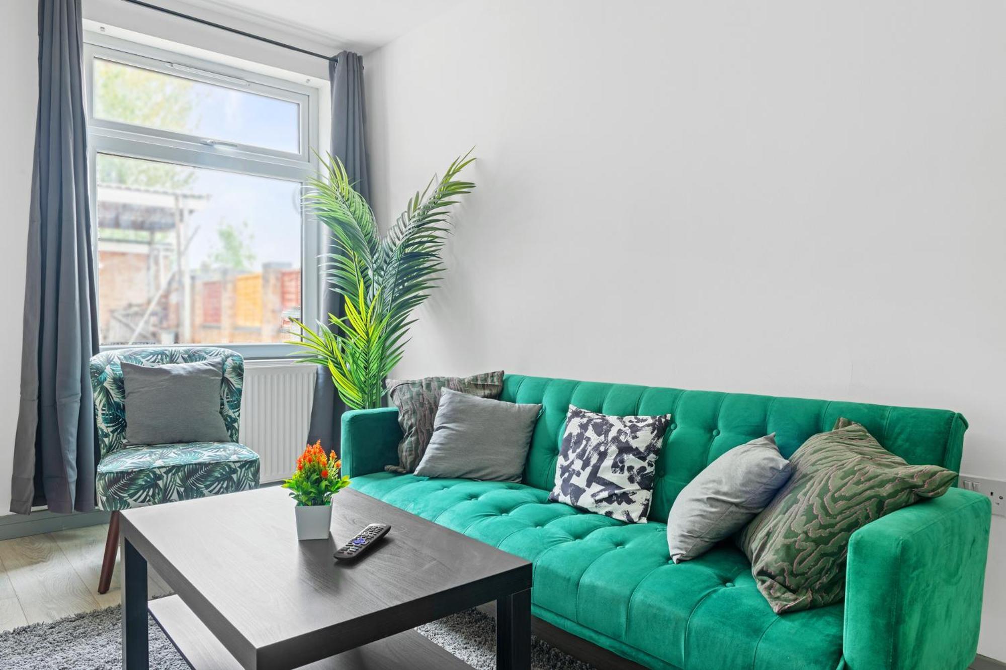 Stanion Luxurious 3 Bedroom Modern House Northamptonshire, Double, Twins, Single, Free Parking, Free Wi-Fi, Pets, Up To 8 Sleeps, 4 Smart Tvs Corby Exterior photo