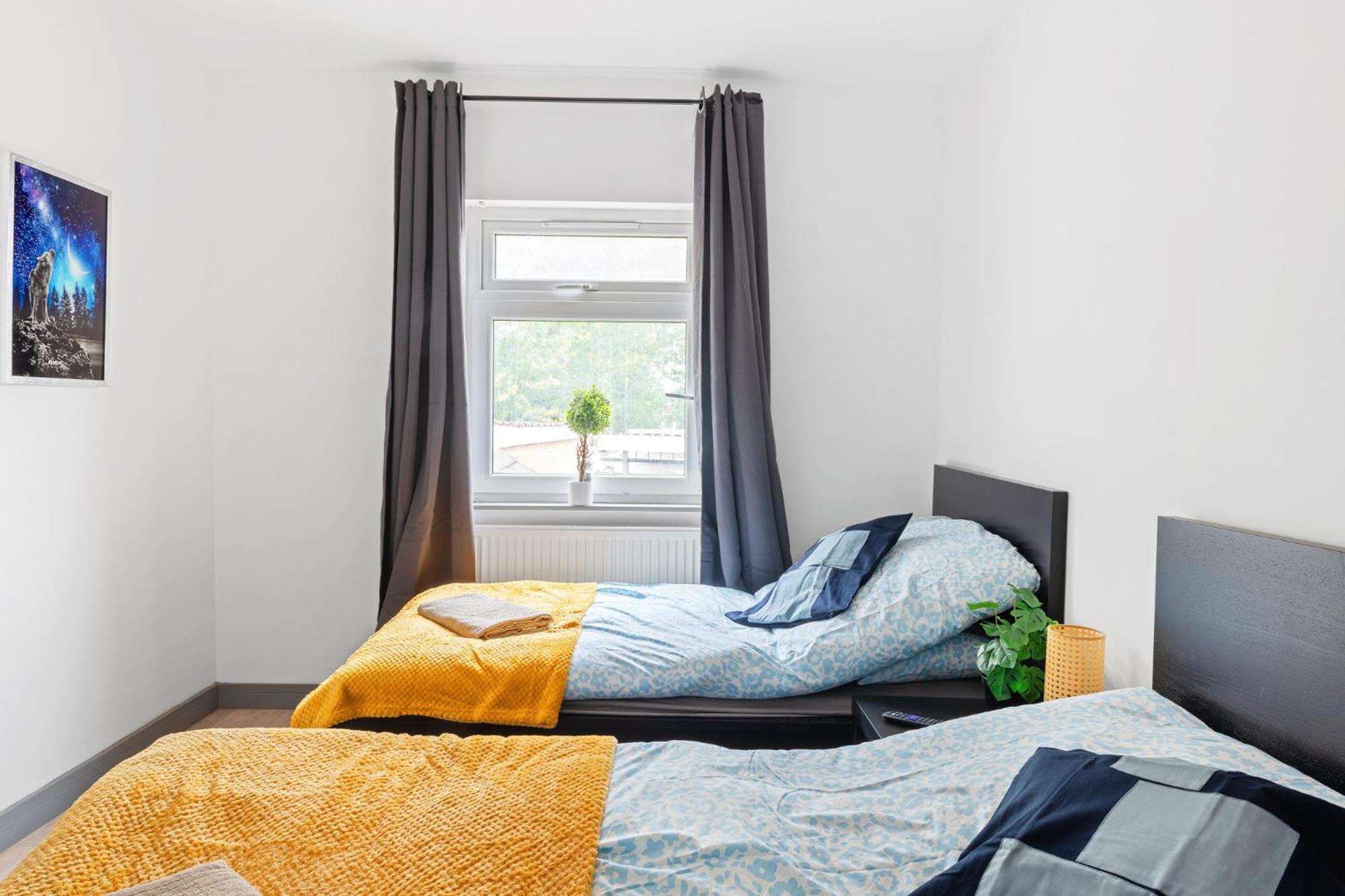 Stanion Luxurious 3 Bedroom Modern House Northamptonshire, Double, Twins, Single, Free Parking, Free Wi-Fi, Pets, Up To 8 Sleeps, 4 Smart Tvs Corby Exterior photo